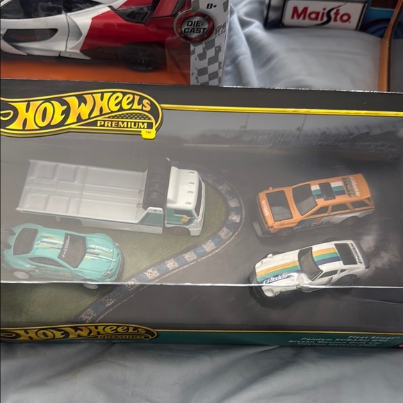 Orange Dodge Challenger SRT Hellcat Die-Cast Model - Picture 4 of 8